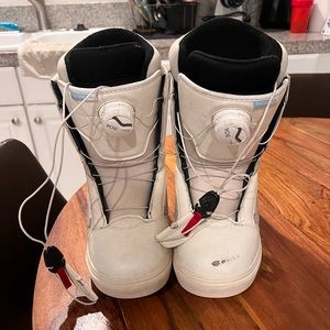 Vans snowboarding boots
